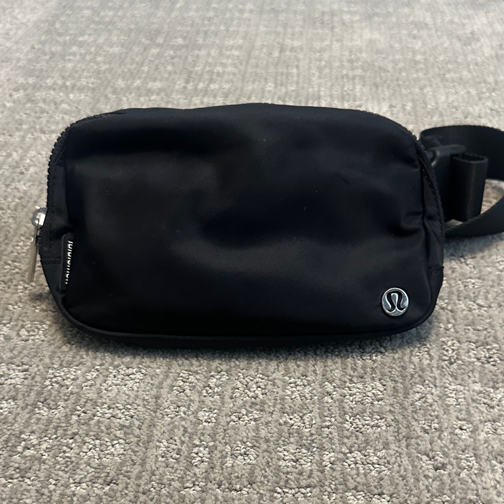 lululemon belt bag